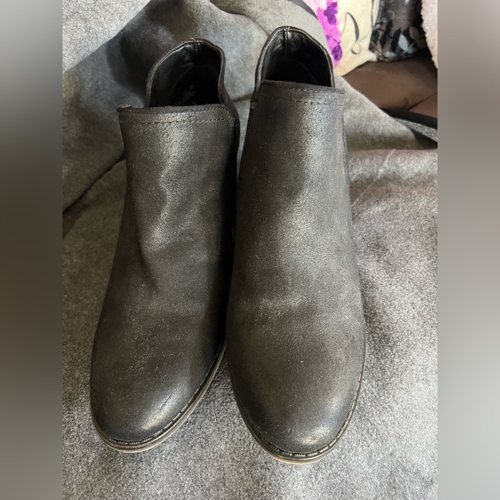 Fergie black shoe ankle boots size 10M